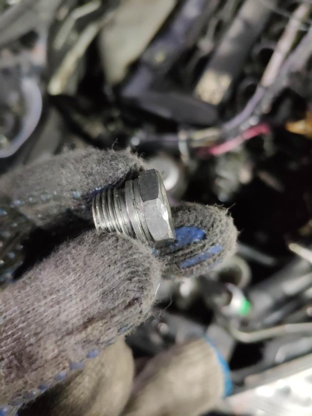 修理工修车失误导致车辆受损,修理工维修中犯了大错