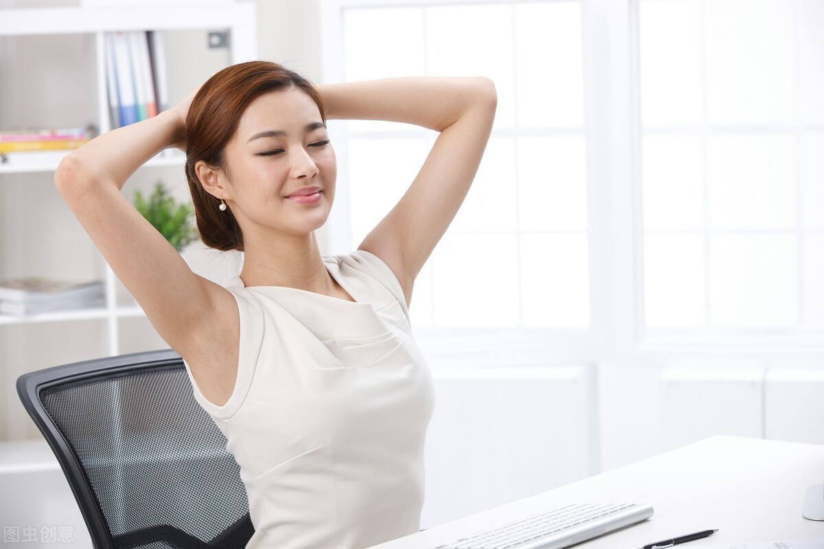 同事性格内向怎么开导他,同事性格怪癖怎么相处