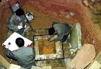 跟西湖有关的雷峰塔故事和信息,雷峰塔故事原版