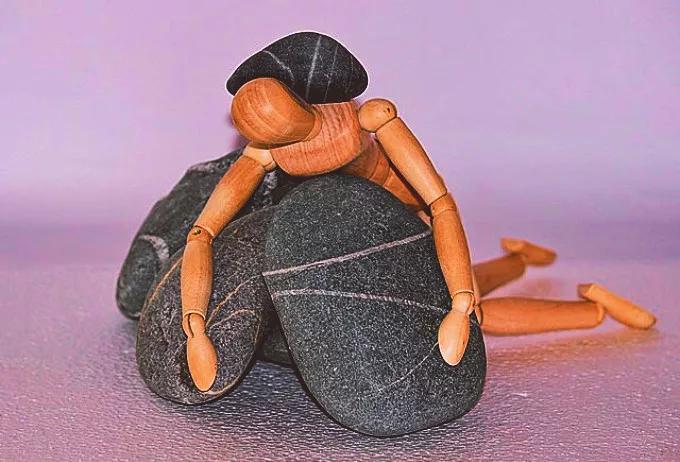 被原生家庭伤害的女孩如何治愈,原生家庭很糟糕的女生如何治愈