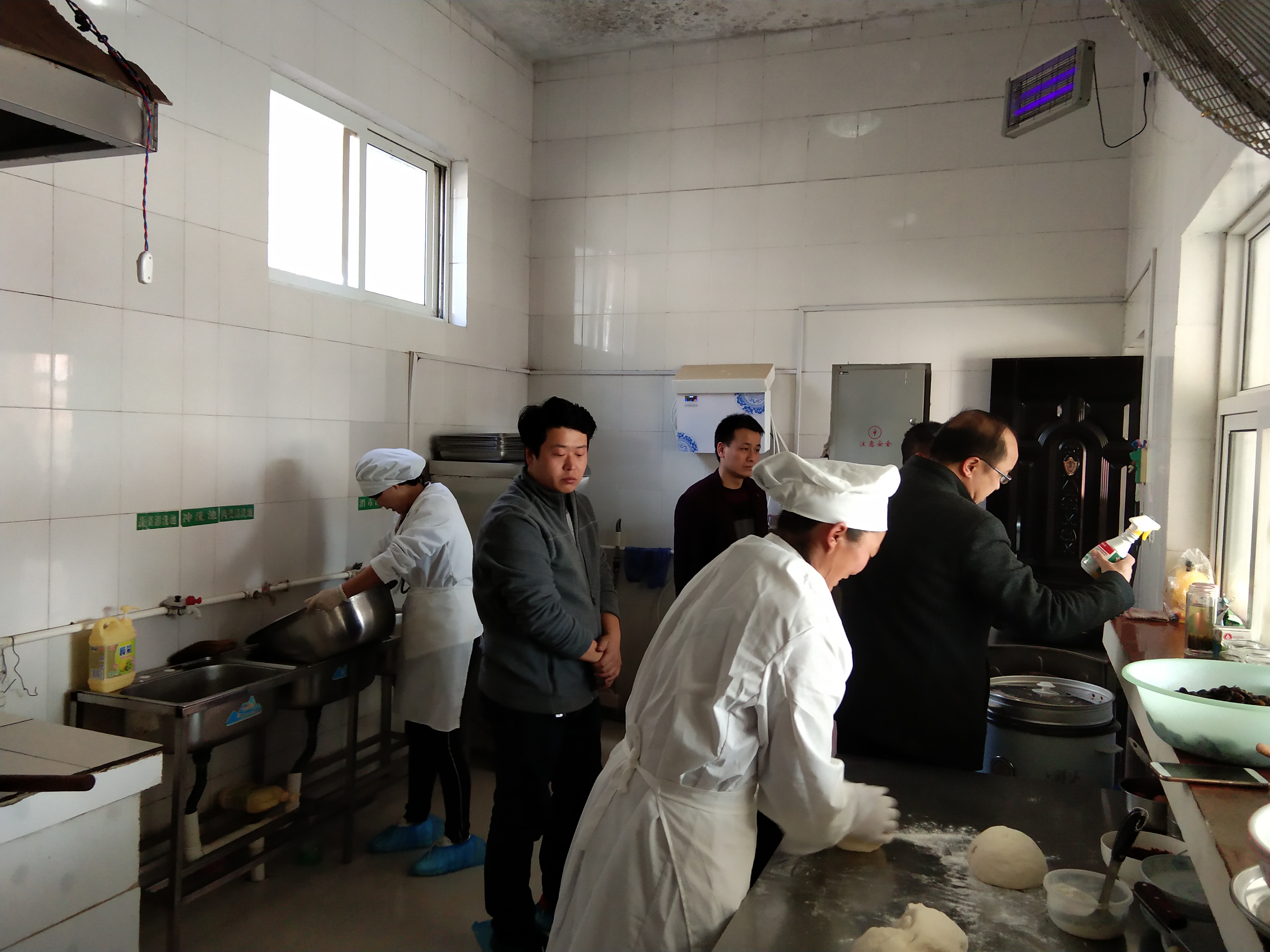 十里坪镇中心幼儿园多项措施开展食品安全检查活动