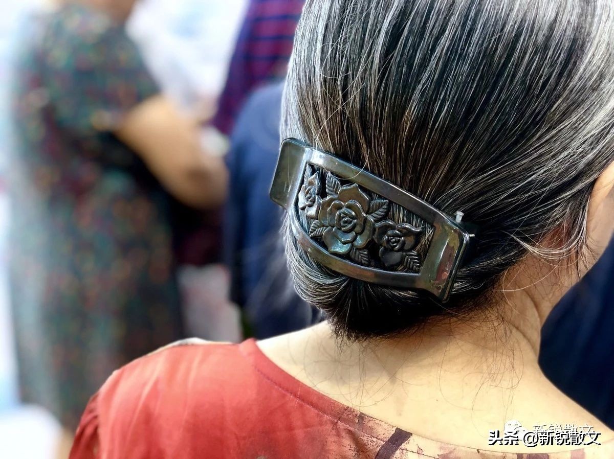 你婆婆再活三辈子也赶不上我！虽处同一时代，母亲和婆婆截然不同