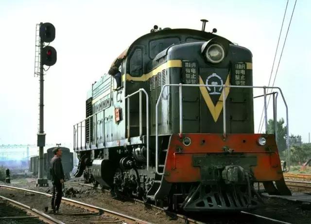 内燃机火车头都有哪些样子,中国内燃机车火车头