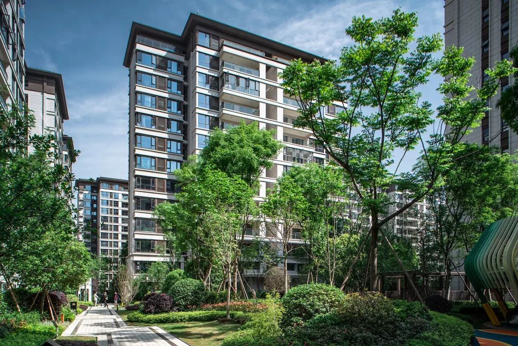 车库和车位哪个比较实用,车库靠墙的车位建议买吗