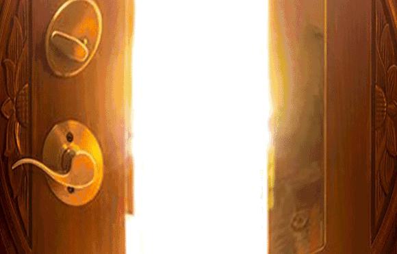 卡地亚纪梵希香奈儿,房间里堆满化妆品