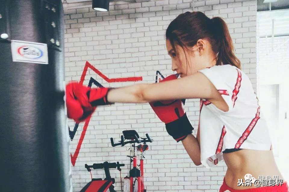 女子防身只需七招 (女子防身实用技能)