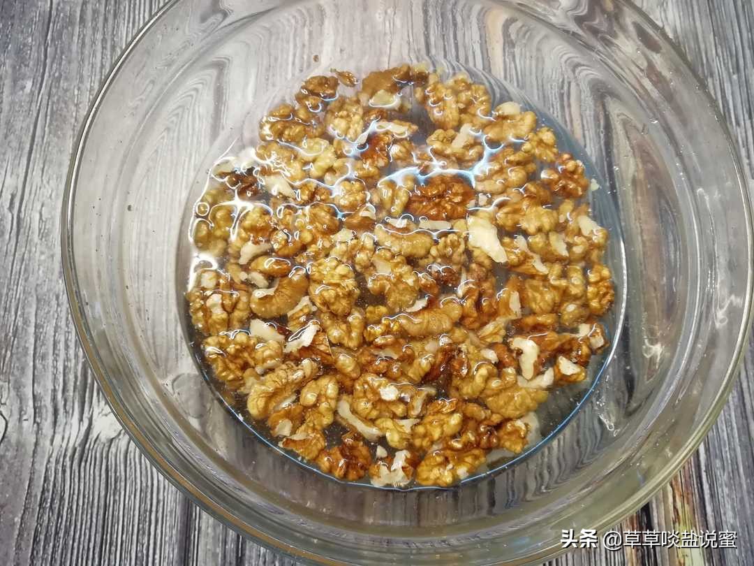 鸡蛋洋葱炒核桃仁,核桃仁炒冰糖