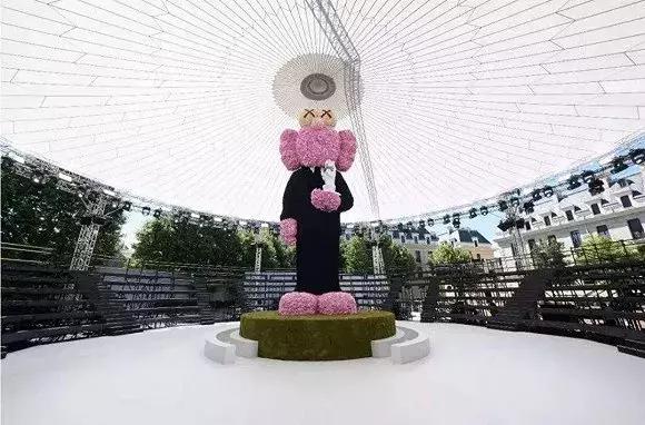 优衣库kaws联名连帽卫衣,优衣库联名kawst恤