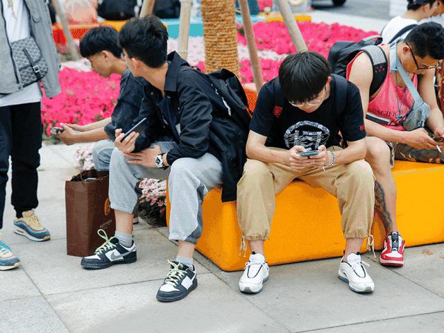 AJ、Yeezy谁更受欢迎？鞋头的本质也是球鞋复读机？