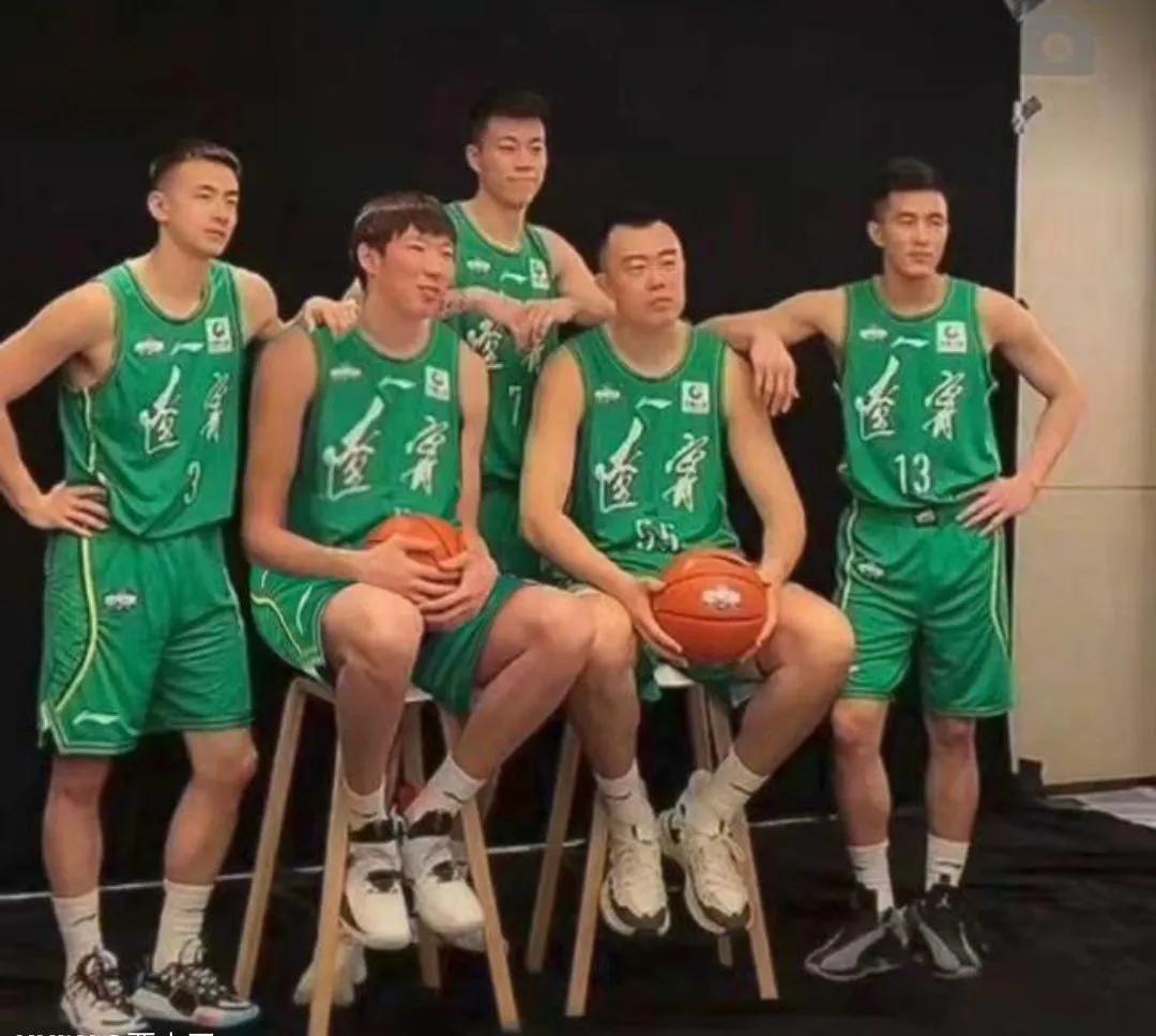 杨鸣周琦视频,杨鸣欢迎周琦