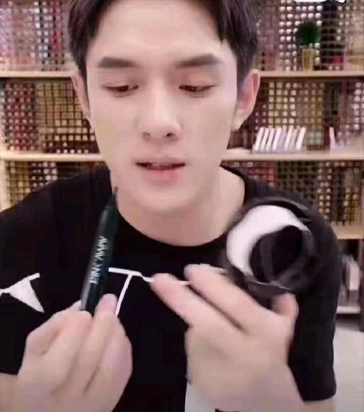 女士纹眉一定要谨慎,忠告女孩不要做医美