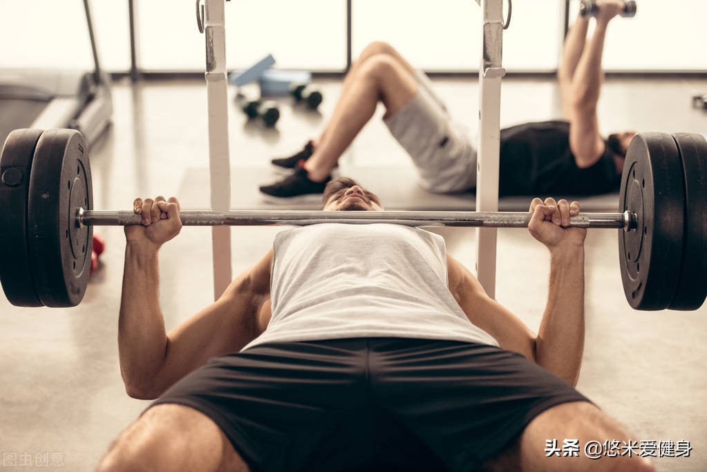 卧推的标准动作，5个细节完善动作质量，有效提升上肢肌肉力量