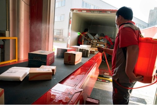 快递接触过程中会染上冠状病毒吗,快递有可能在路上感染新冠么