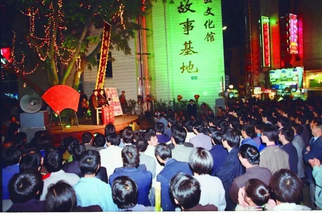 故城时光丨售票员喊着“俱乐部到了,下车咯