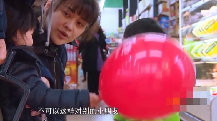 小孩子发脾气就打妈妈怎么办,孩子发脾气打爸爸怎么办