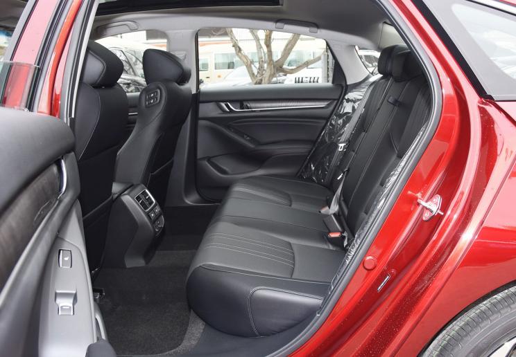 售价16.98-23.78万元的雅阁怎么选,十多万公里的18款雅阁值得买吗