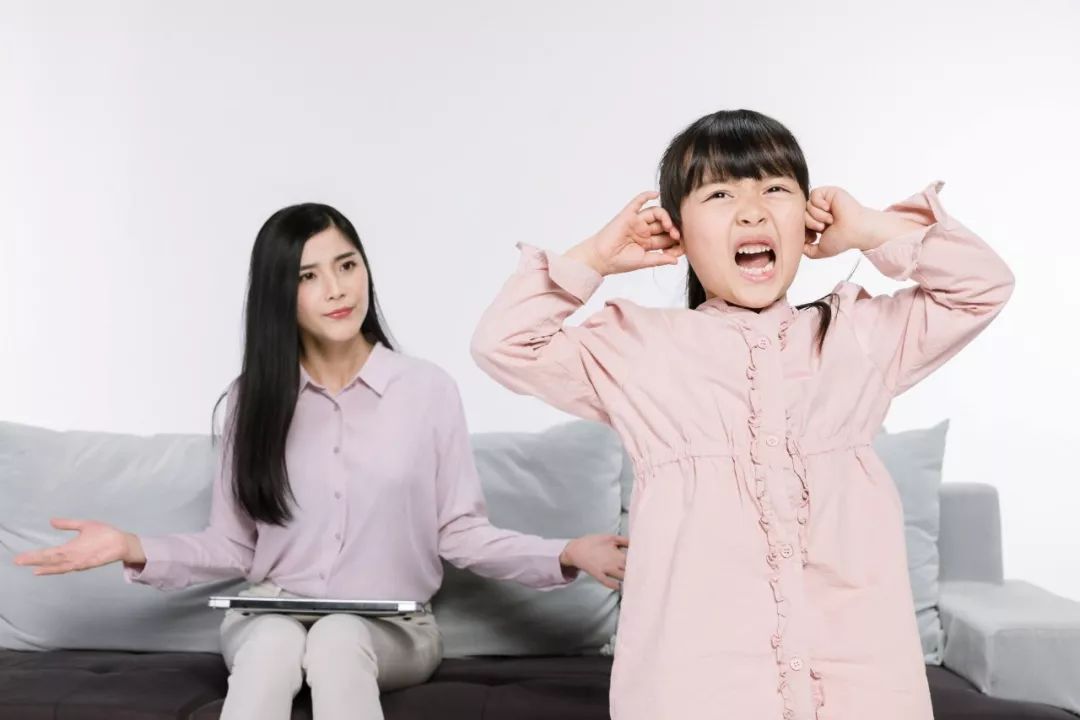 小孩喜欢唱反调怎么教,2岁孩子喜欢和父母唱反调怎么办