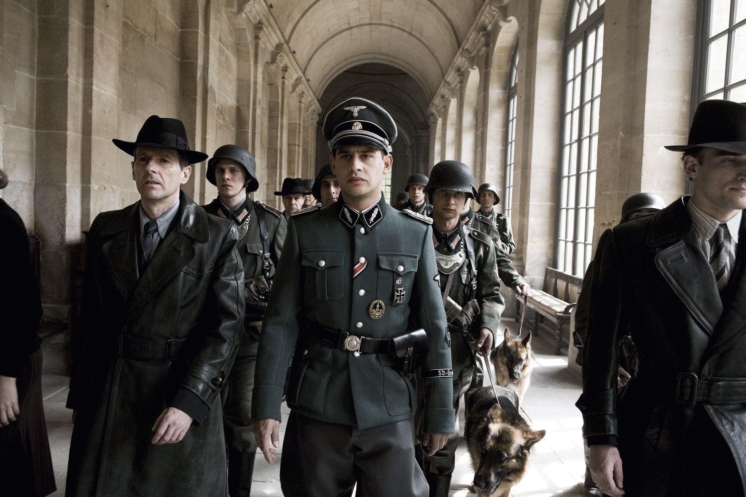 银幕经典詹姆斯·邦德（007）那样的人，是最不适合当间谍的？