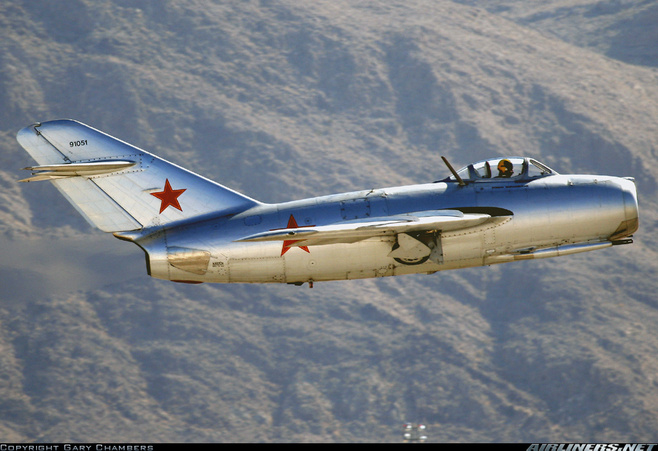 志愿军米格15战斗机,米格15和p51谁强