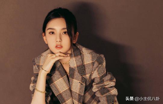 宋祖儿被踢路人回应,宋祖儿疑醉酒踢人视频