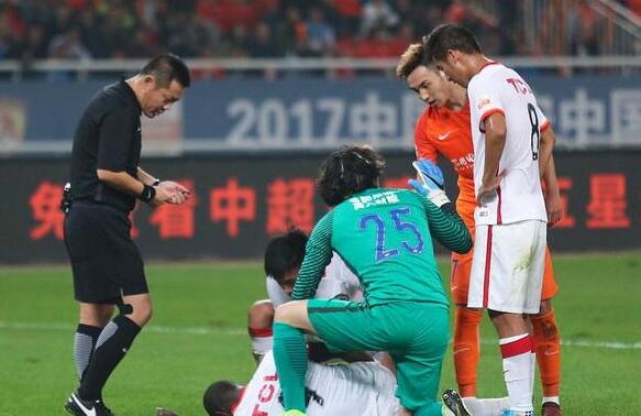 足球场除了能踢足球还能踢啥,足球应该规规矩矩的踢吗