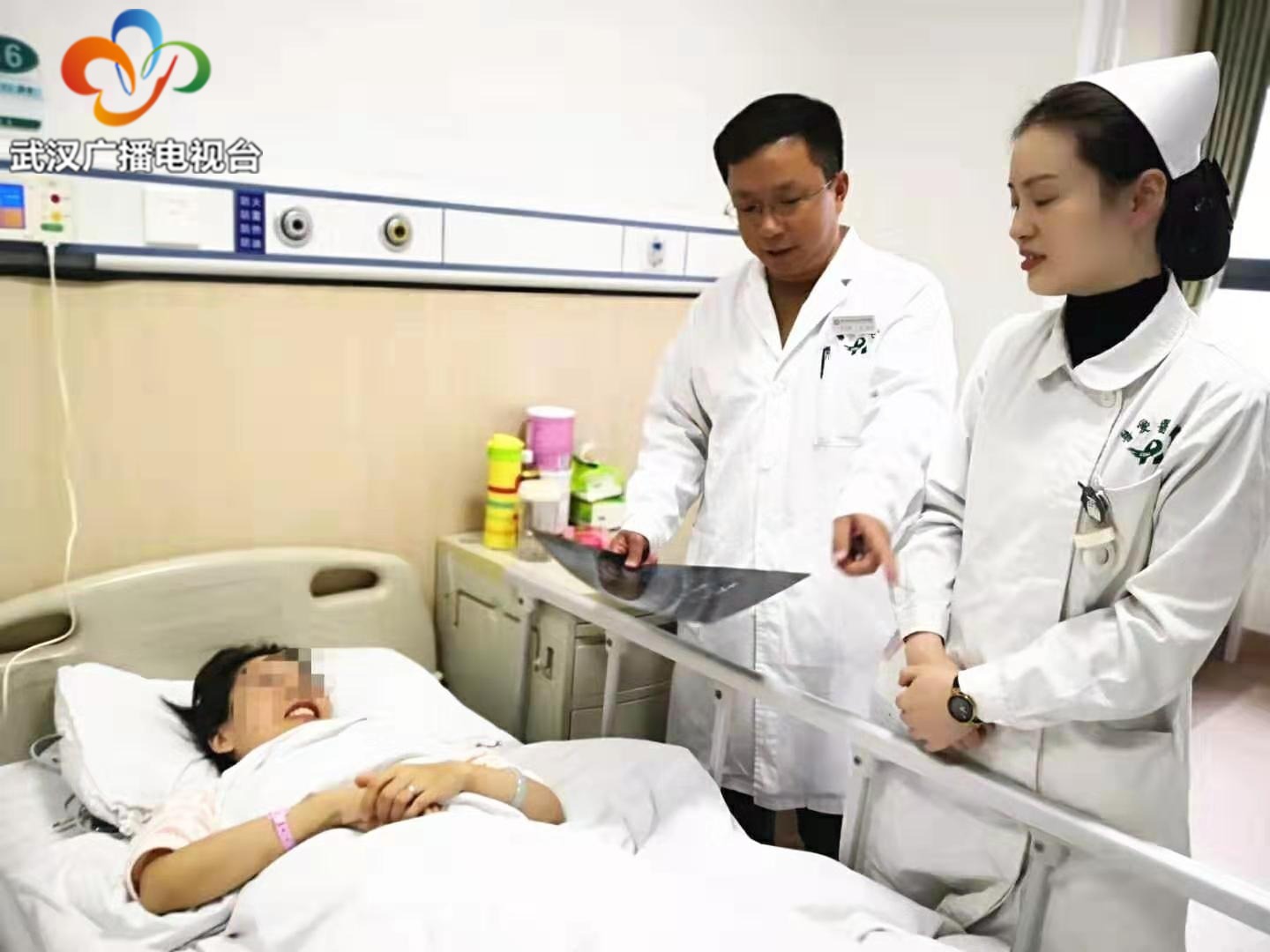 孩子得结核,宝宝无意间踢了妈妈一脚