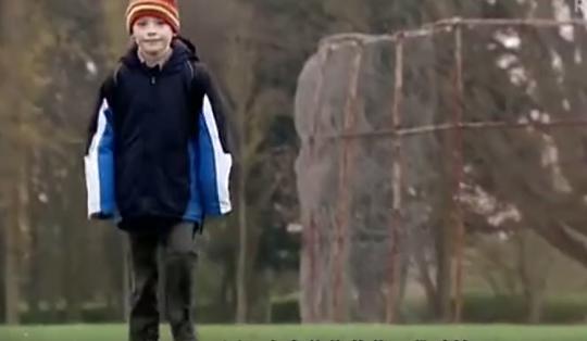 8岁男孩爱上老师，生死不顾为爱决斗！