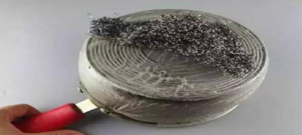 不锈钢锅清理污垢小妙招,不锈钢表面上的污渍用什么去掉