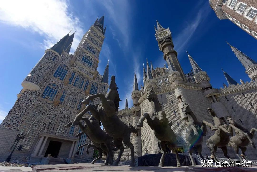 喷饭！观音有莲哪吒有家了，恒大足球场被戏称亿建莲！