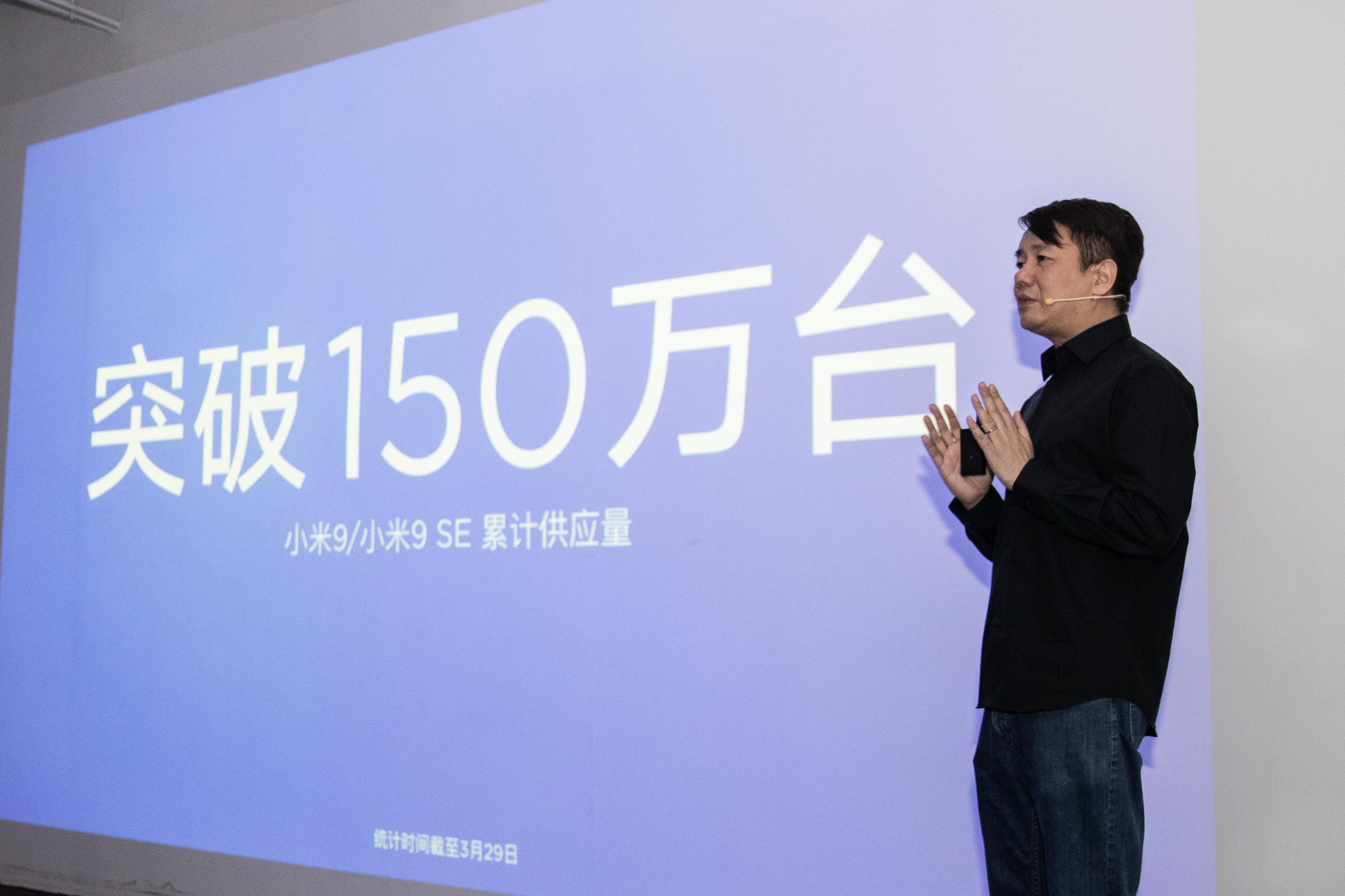 小爱音箱99抢购,399元的小爱触屏音箱