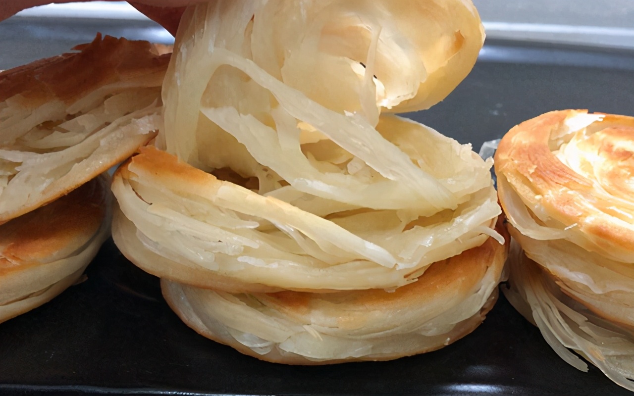 做盘丝饼的诀窍金黄酥脆满口香,怎么做葱花盘丝饼