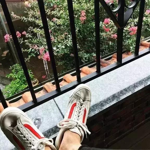 潮BOY如何怎样都改变不了夏天脚臭的事实