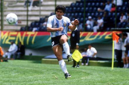 马拉多纳一个人的世界杯,马拉多纳有金球奖和美洲杯吗