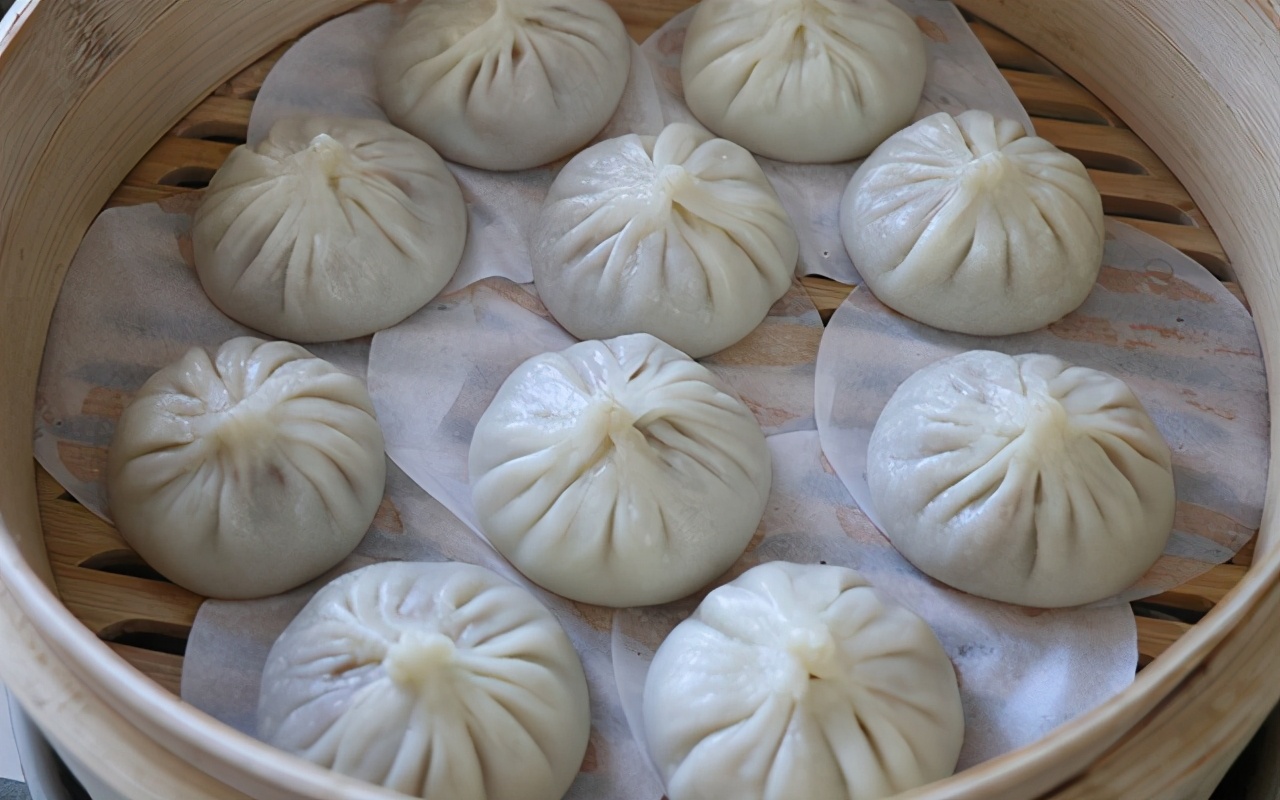 热腾腾的鲜肉包子好香想吃就来,热腾腾的小笼包来啦