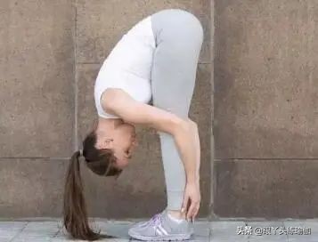 7个连贯的瑜伽体式,七个锻炼核心的动作