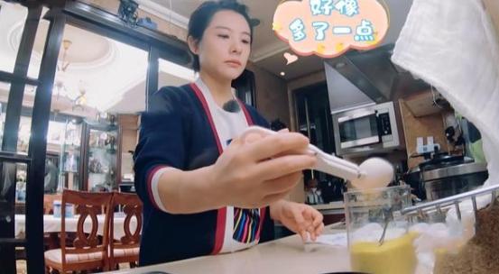 出门吃饭带上锅，在家吃饭用公筷，刘璇“讲究”的背后其实是无奈