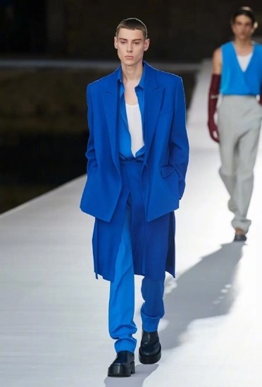 全新荣耀magic3晨晖金,荣耀magic3晨辉金掉皮