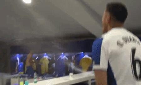 武磊留洋对比,武磊赛季首球五星红旗