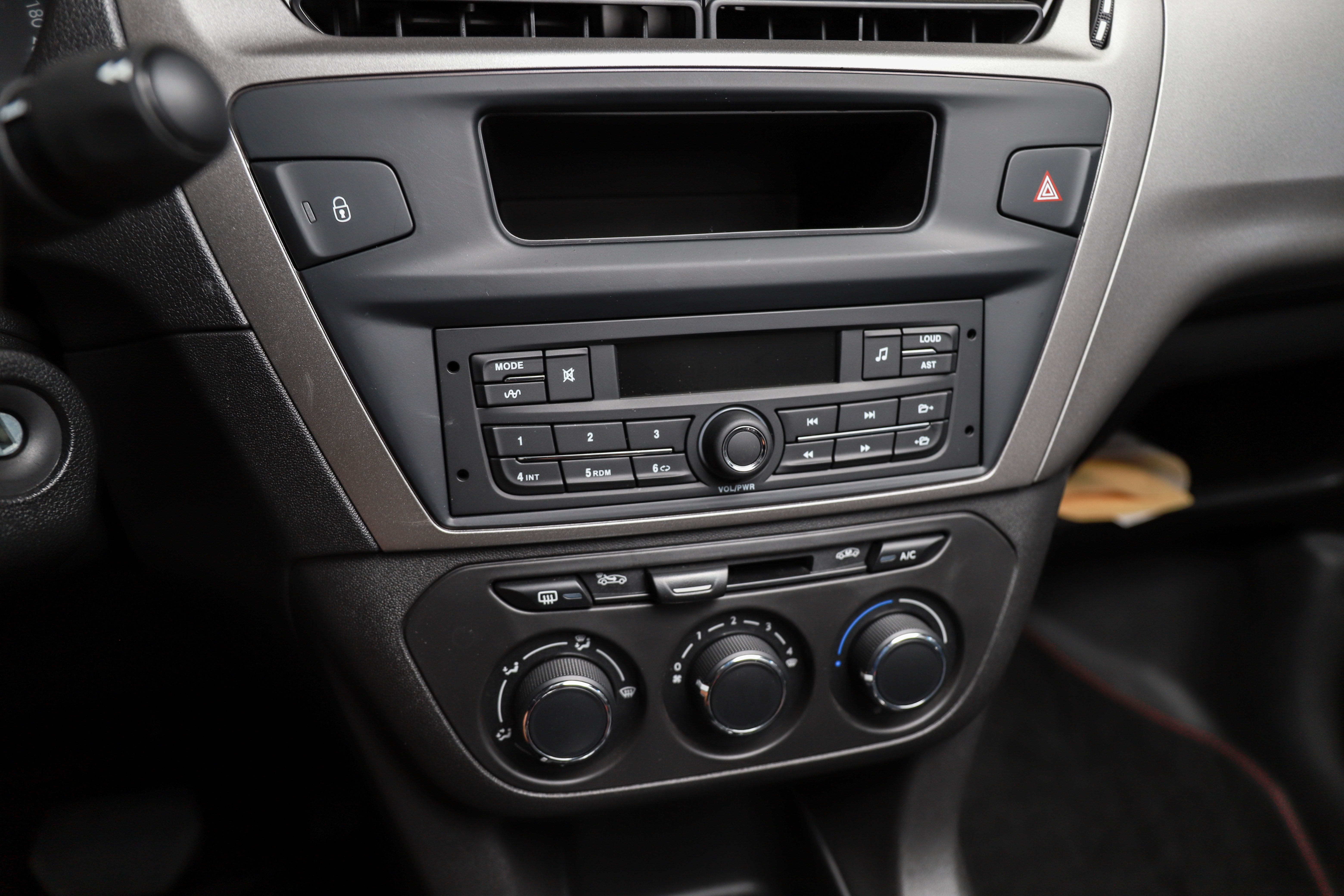 最便宜的新款爱丽舍,家用飞度和爱丽舍哪个好