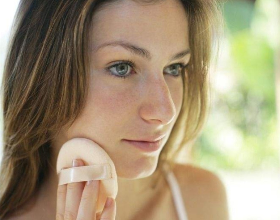 逆龄粉底液b10上脸发黄,皮肤暗沉发黄用什么颜色的粉底液