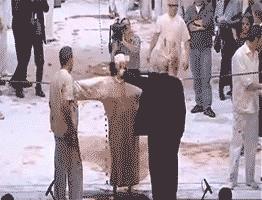 行为艺术到底是什么,通俗点讲什么是行为艺术