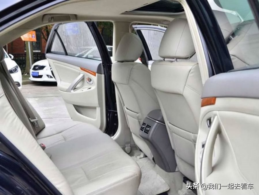 二手丰田凯美瑞还值多少钱,父亲70万买车