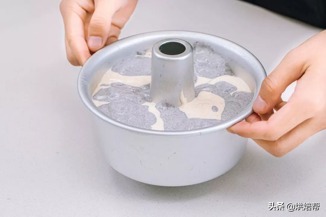 简单蛋糕做法不用牛奶和低筋面粉,1斤面粉加多少鸡蛋和牛奶做蛋糕