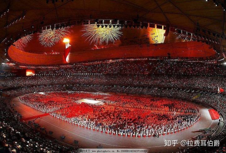 “这么光荣的一天，决不在辽远的将来，而在很近的将来。”