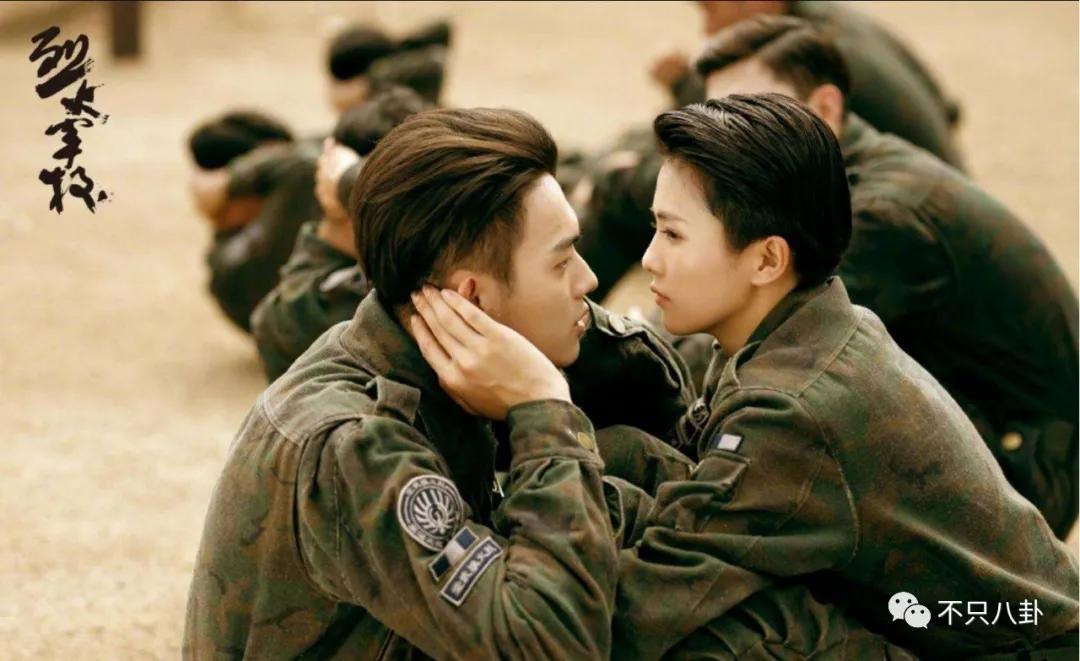 他俩到底分没分？甜蜜恋爱时怎么也没想到现在会撕成这样吧