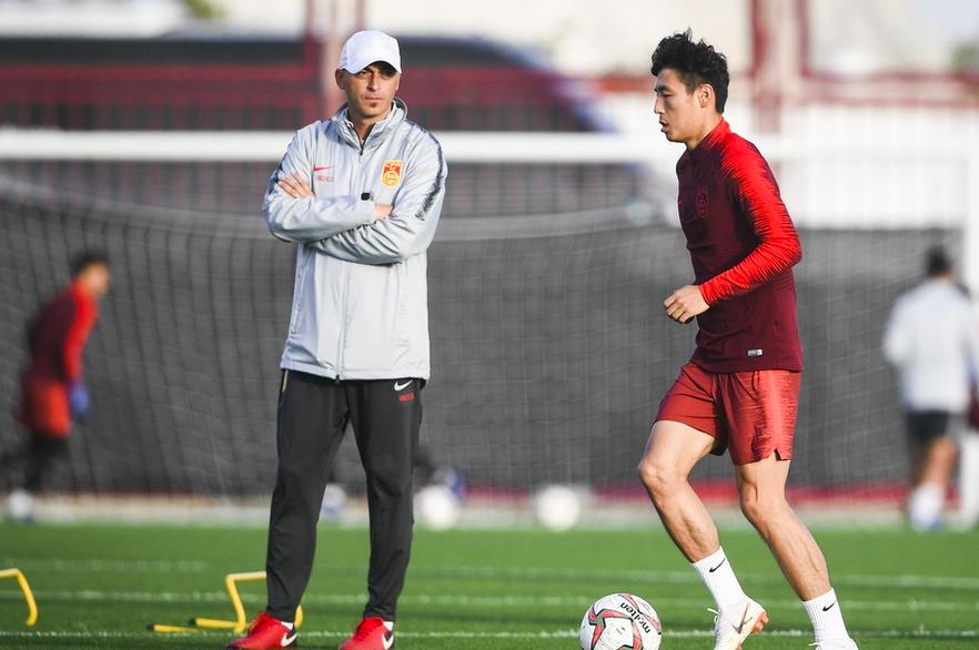 国足战缅甸海报,国足战卡塔尔海报