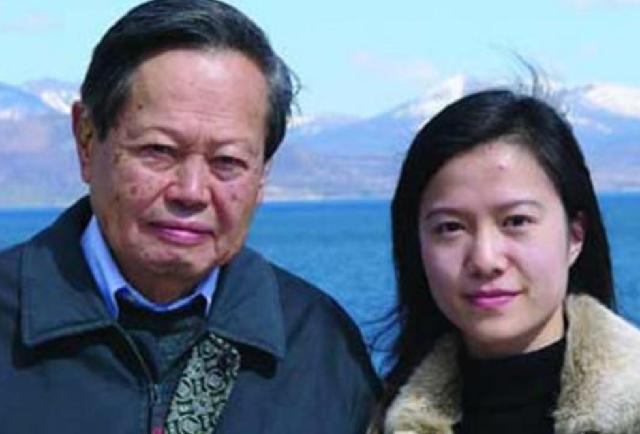 翁帆父亲谈杨振宁,翁帆父亲翁云光和杨振宁的照片