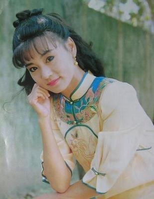 她是范冰冰的恩人，曾被抛弃流产不育，中年又意外丧夫，悲惨一生