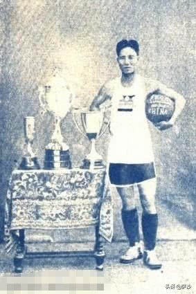 抗日时期国足,从足球场到战场