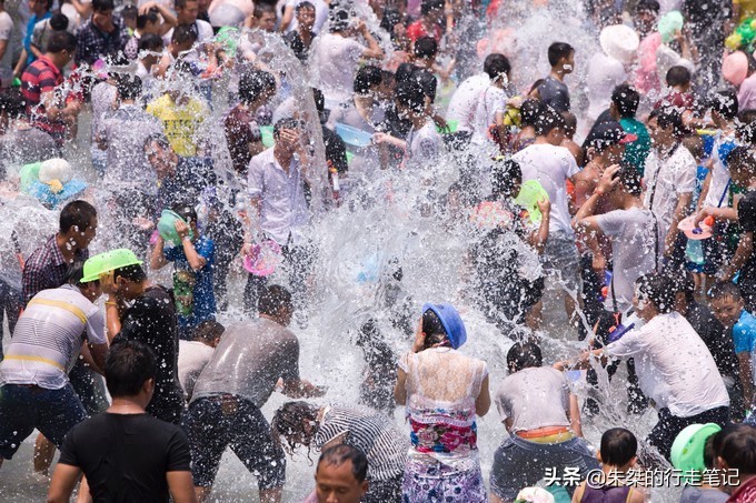 西双版纳泼水节攻略,西双版纳傣族泼水节和广西泼水节